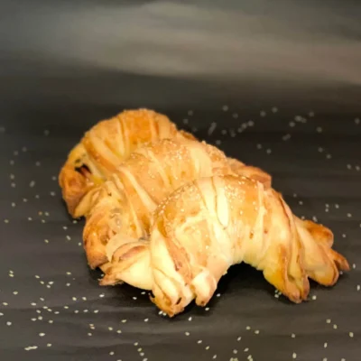 Croissant de jamón y queso