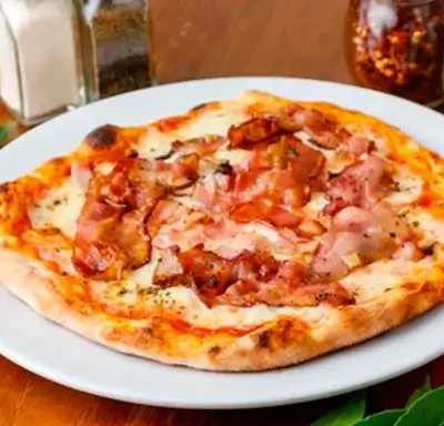 Pizza de Ciruela y Tocineta