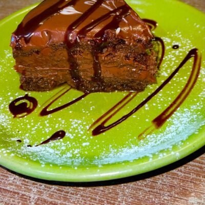 Porción de torta de chocolate, Panethos Chía